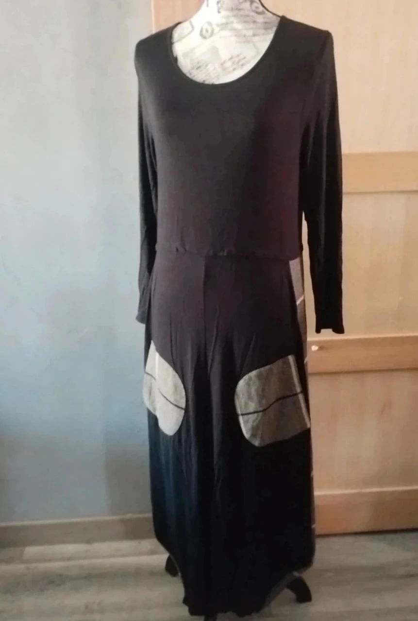Longue robe noire ,2 poches originales grises, G!ozé T40